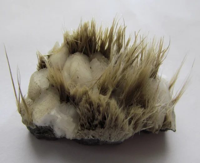 Albite, Byssolite