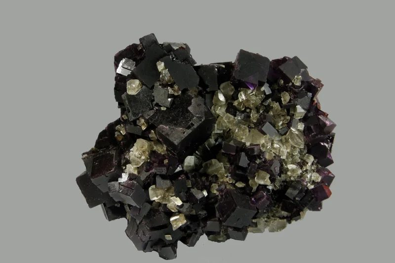 Mineral photo of Fluorite from locality Rosiclare, United States of America