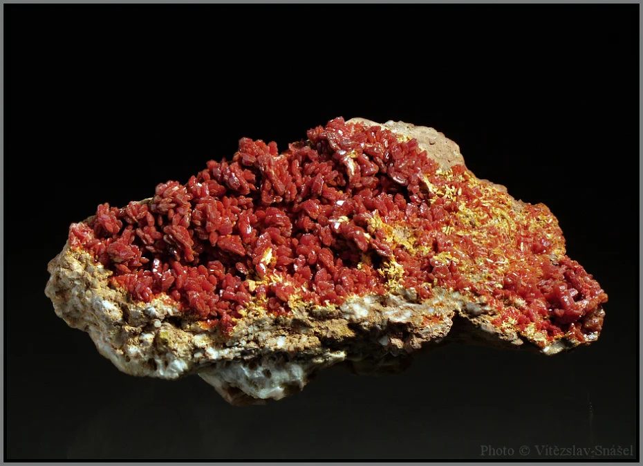 Mineral photo of Vanadinite from locality Mibladen, Morocco