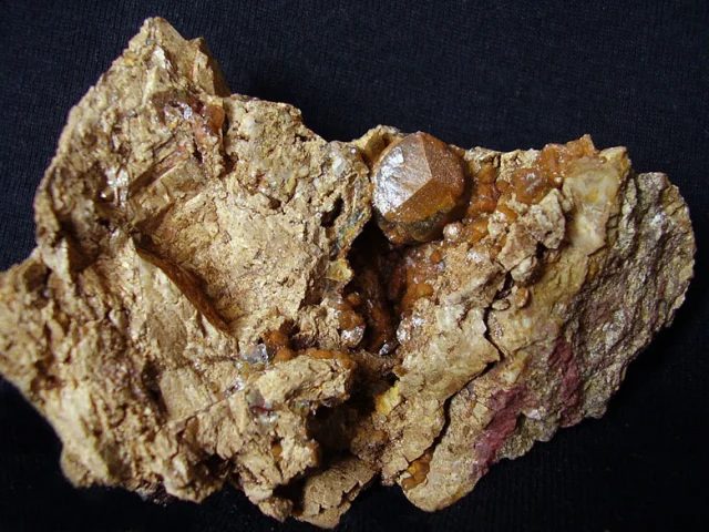 Mineral photo of Calcite from locality Dolní Loučky, Czech Republic