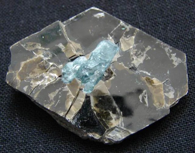 Phlogopite, Fluorapatite