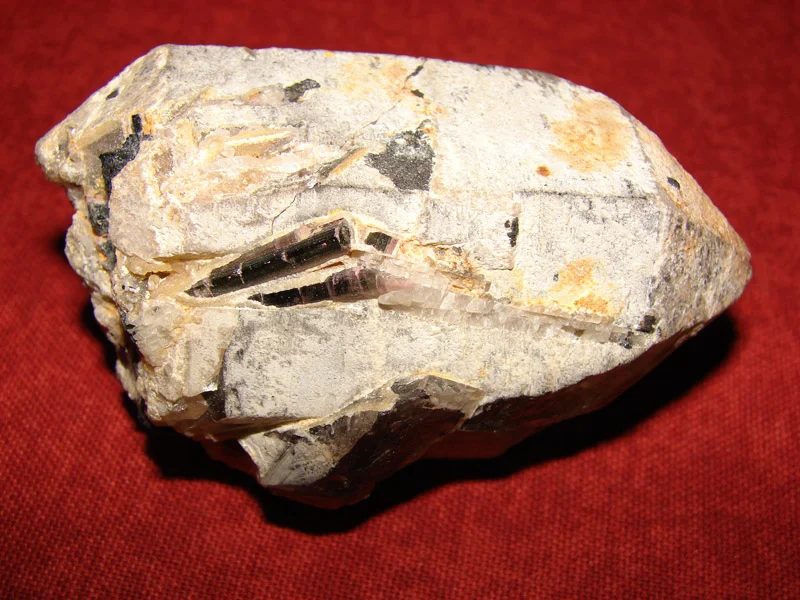 Elbaite, Quartz