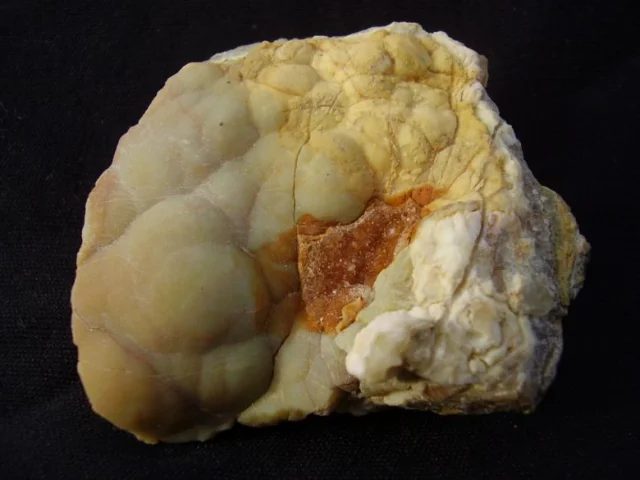 Mineral photo of Quartz (var. chalcedony) from locality Hončova Hůrka, Czech Republic