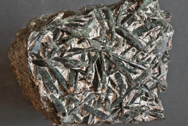 Mineral photo of Actinolite from locality Pluhův Bor, Czech Republic