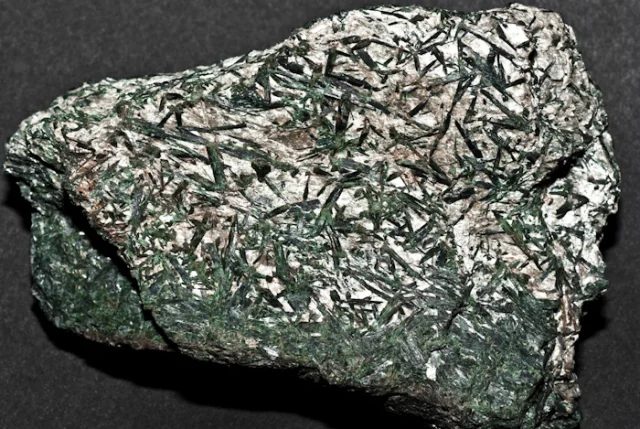Mineral photo of Actinolite from locality Pluhův Bor, Czech Republic