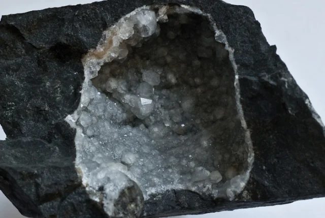 Mineral photo of Analcime from locality Zálezly, Czech Republic