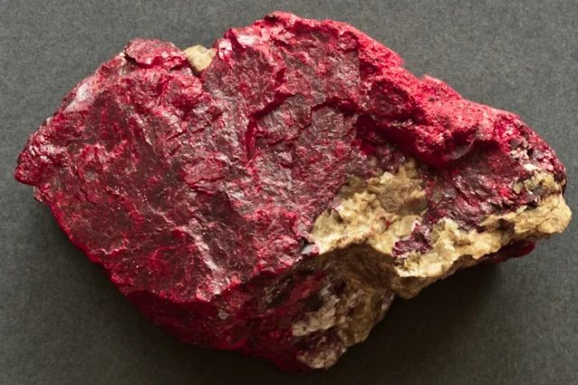 Cinnabar, Siderite