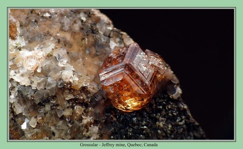 Mineral photo of Grossular from locality Jeffrey mine, Canada