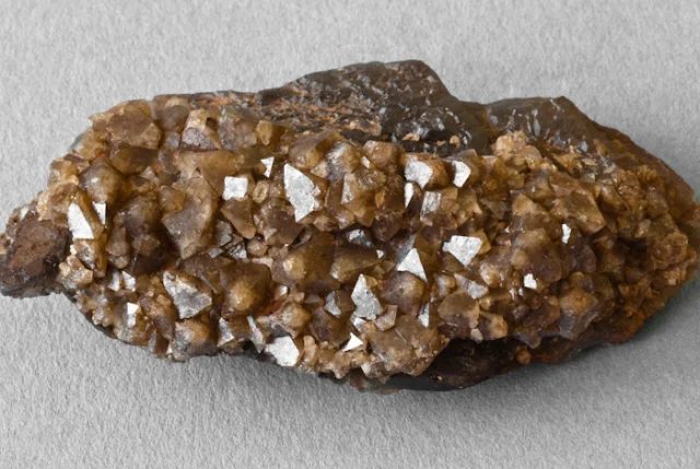 Mineral photo of Scheelite from locality Cínovec, Czech Republic