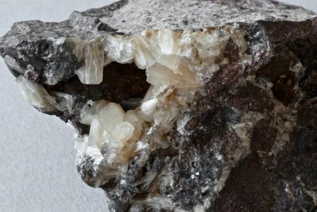 Mineral photo of Stilbite from locality Kozákov, Czech Republic