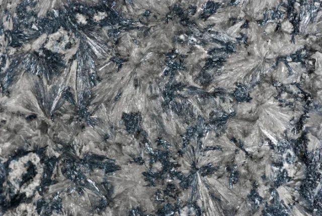 Mineral photo of Valentinite from locality Pezinok, Slovakia