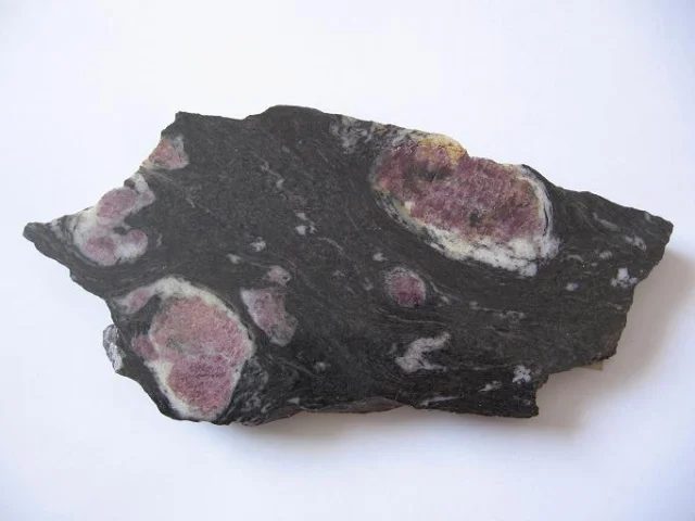 Mineral photo of Almandine from locality Starkoč, Czech Republic