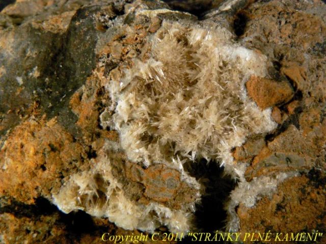 Mineral photo of Aragonite from locality Hřídelec, Czech Republic