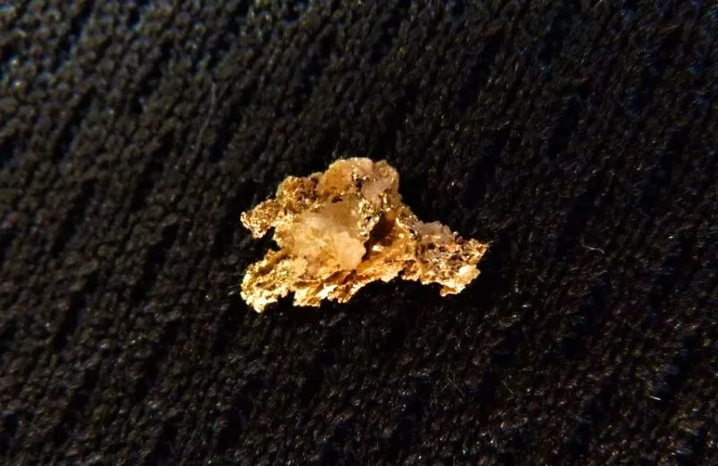 Mineral photo of Gold from locality Zlaté Hory, Czech Republic