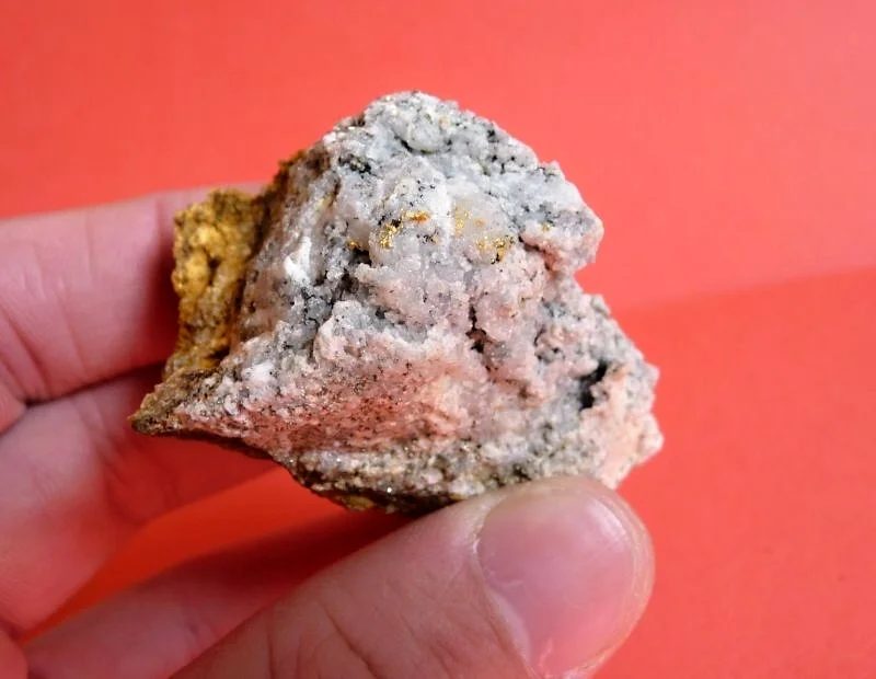 Mineral photo of Gold from locality Zlaté Hory, Czech Republic