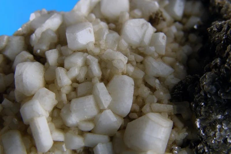 Albite (var. pericline)
