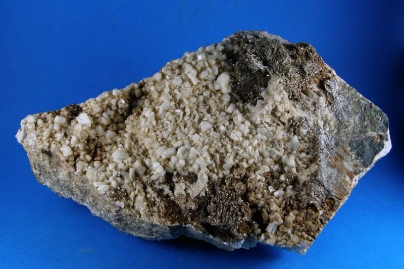 Albite (var. pericline), Muscovite, Rutile