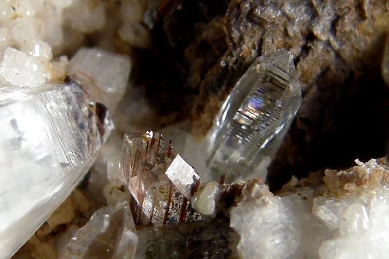 Quartz (var. rock crystal), Rutile