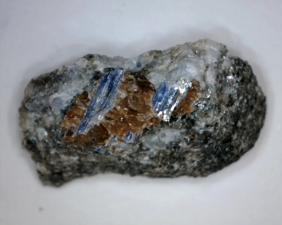 Mineral photo of Kyanite from locality Kutná Hora, Czech Republic