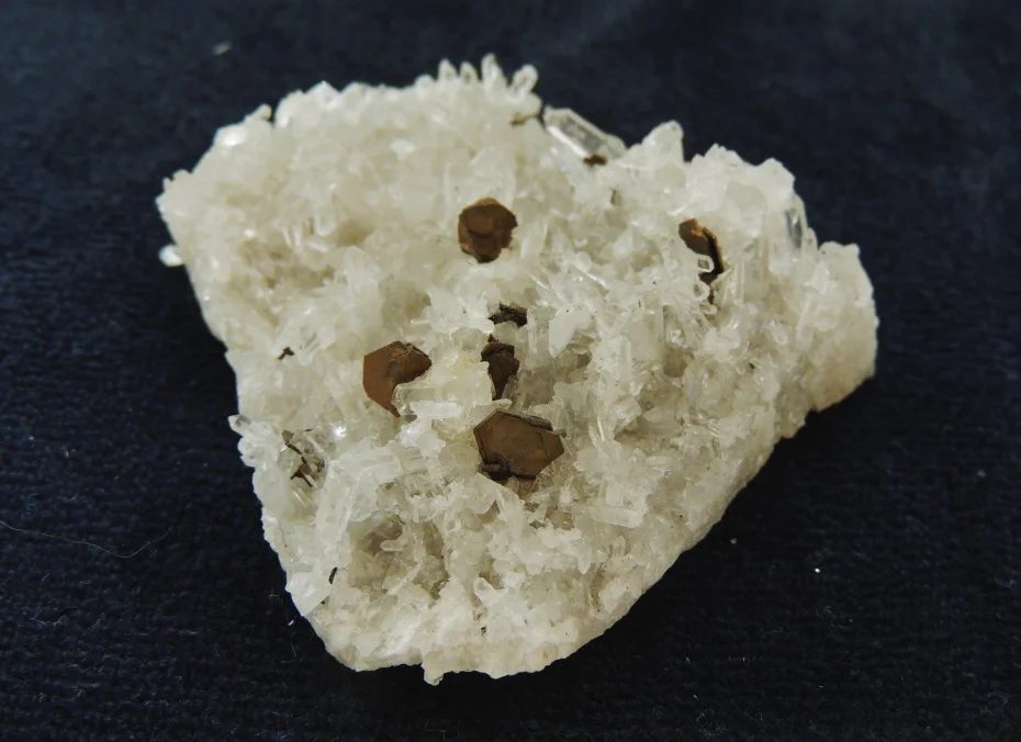 Pyrhotite, Quartz