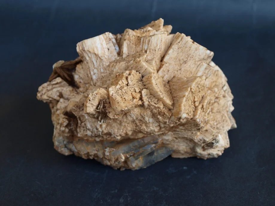 Mineral photo of Albite from locality Krásněves, Czech Republic