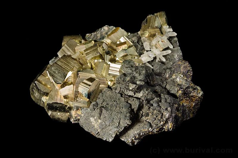 Mineral photo of Pyrite, Sphalerite from locality Huanzala, Peru