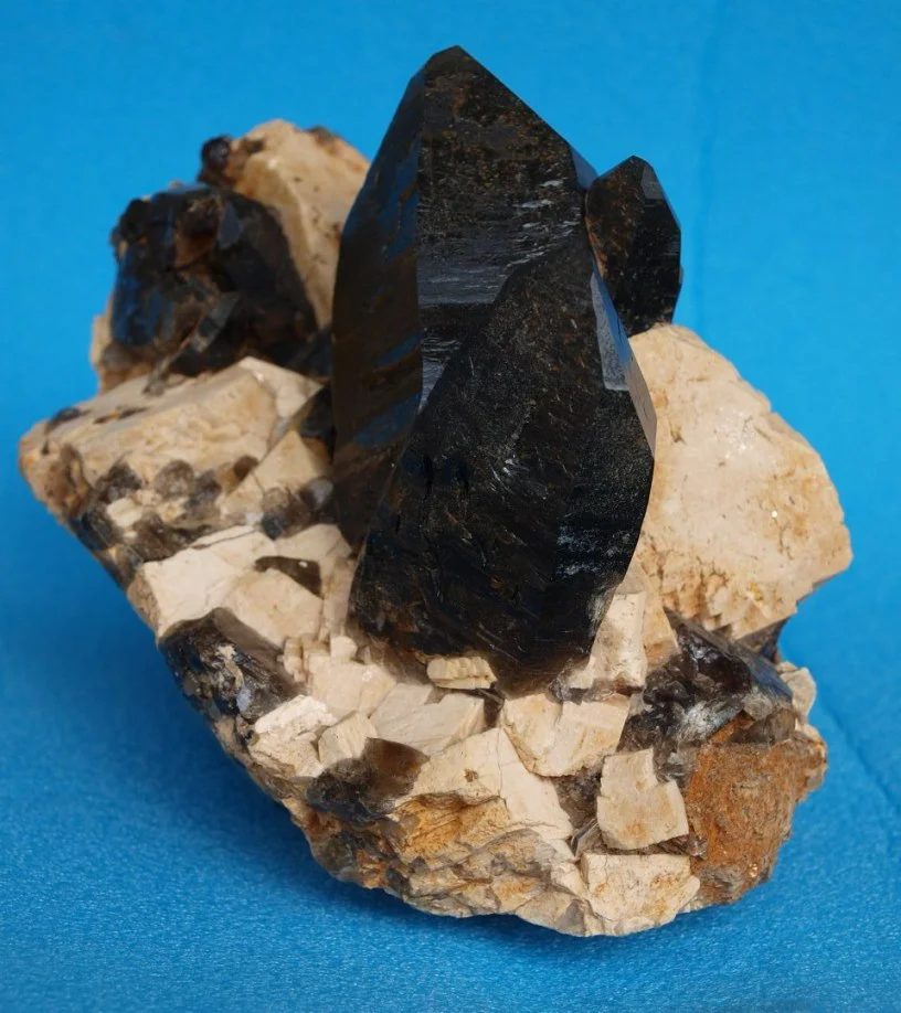 Albite, Quartz (var. smoky)