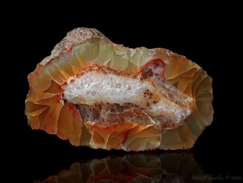 Mineral photo of Agate from locality Cidlina, Czech Republic