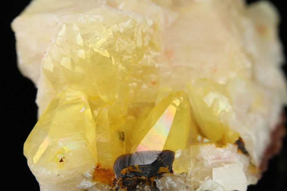 Mineral photo of Calcite from locality Dřínová, Czech Republic