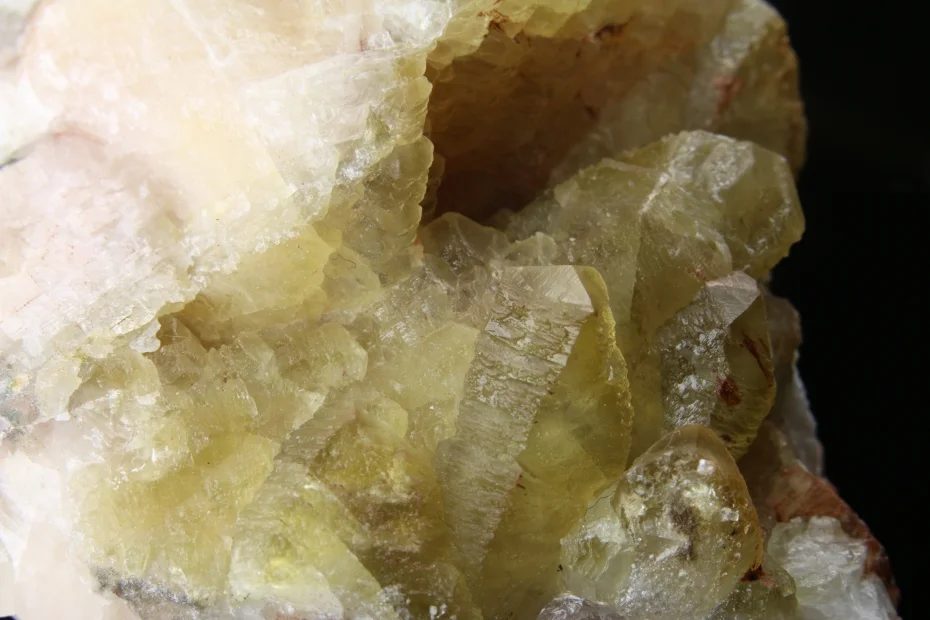 Mineral photo of Calcite from locality Dřínová, Czech Republic