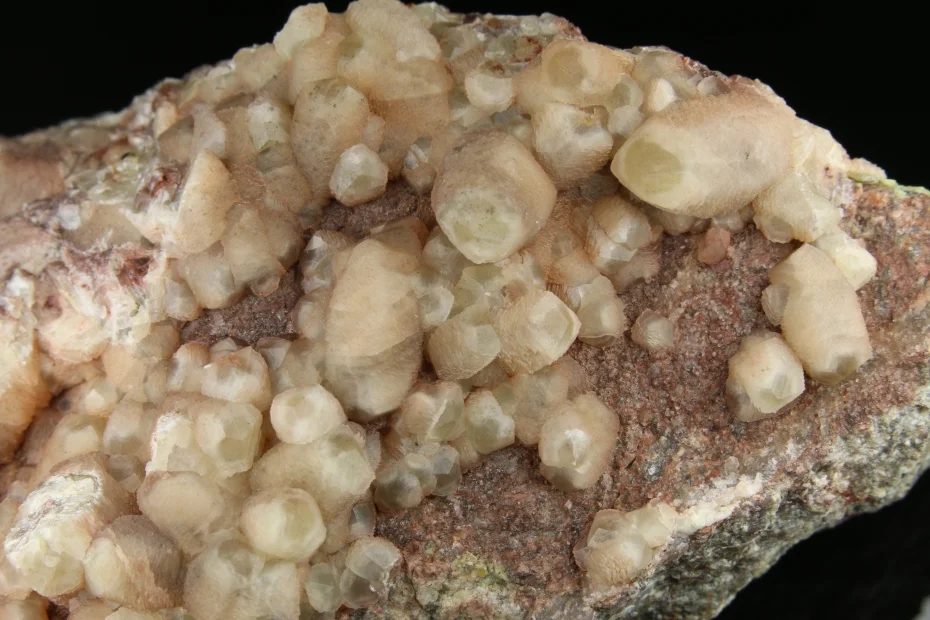 Mineral photo of Calcite from locality Dřínová, Czech Republic