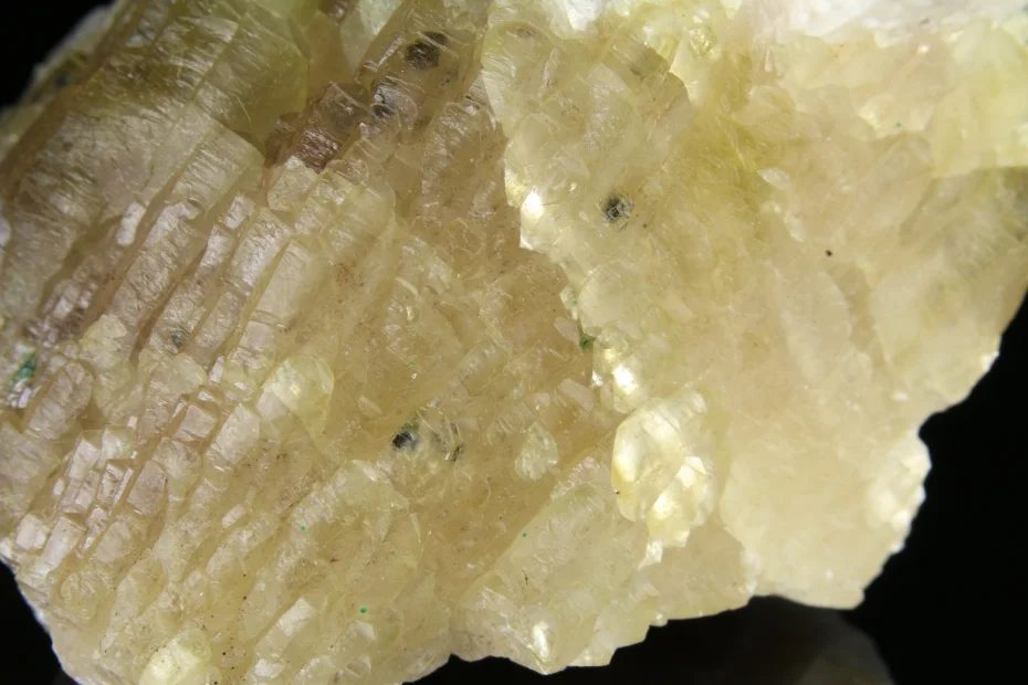 Mineral photo of Calcite, Chalcopyrite from locality Dřínová, Czech Republic