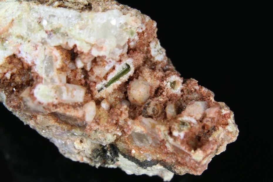 Elbaite (var. verdelite), Quartz