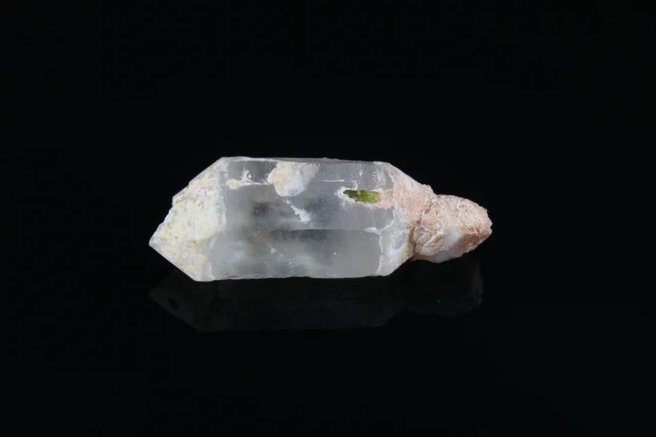Elbaite (var. verdelite), Quartz