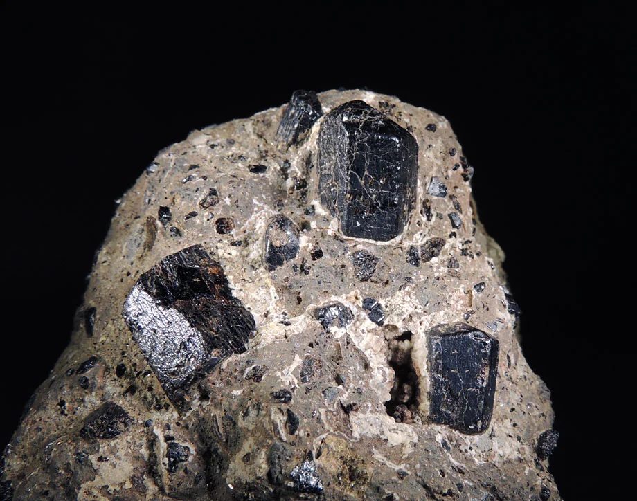 Mineral photo of Kaersutite from locality Lukov, Czech Republic