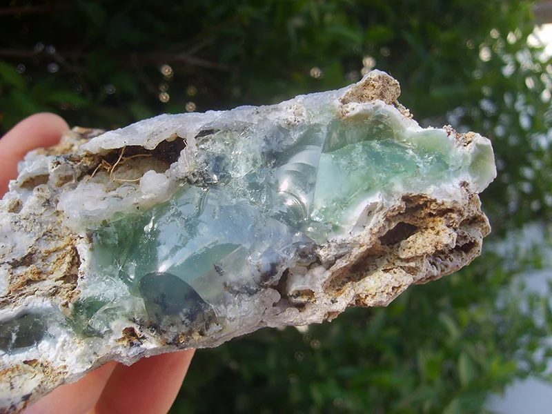 Mineral photo of Opal (var. Ni-opal) from locality Křemže, Czech Republic