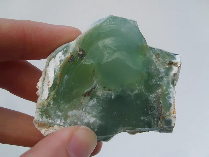 Opal (var. Ni-opal)