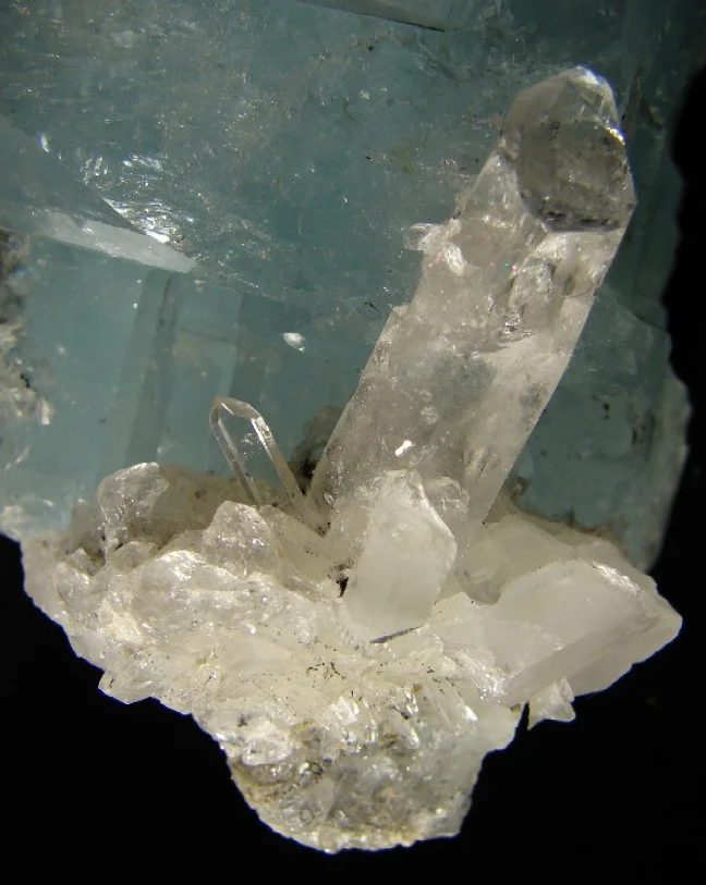 Mineral photo of Beryl (var. aquamarine) from locality Mt Xuebaoding, Huya, Pingwu District, Mianyang Prefecture, Sichuan Province, China