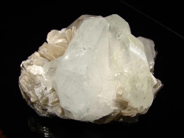 Mineral photo of Beryl (var. aquamarine) from locality Mt Xuebaoding, Huya, Pingwu District, Mianyang Prefecture, Sichuan Province, China