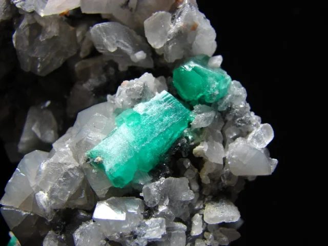 Beryl (var. emerald)