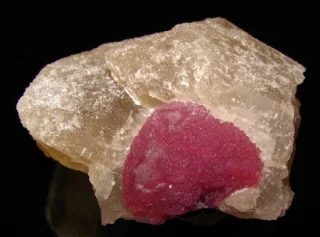 Mineral photo of Elbaite (var. rubellite) from locality Momeik, Myanmar