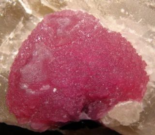 Mineral photo of Elbaite (var. rubellite) from locality Momeik, Myanmar