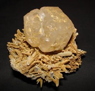 Mineral photo of Fluorite from locality Dalnegorsk, Russia