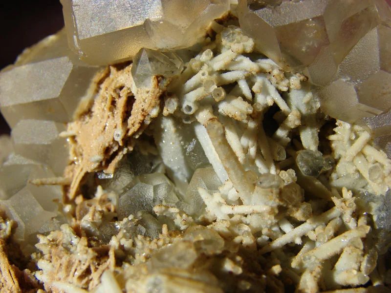 Mineral photo of Fluorite, Quartz from locality Dalnegorsk, Russia