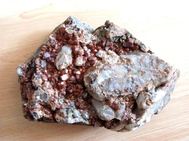 Mineral photo of Grossular (var. hessonite) from locality Moravské Bránice, Czech Republic