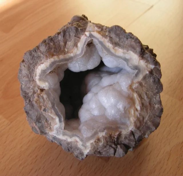 Mineral photo of Quartz (var. chalcedony) from locality Byšta, Slovakia