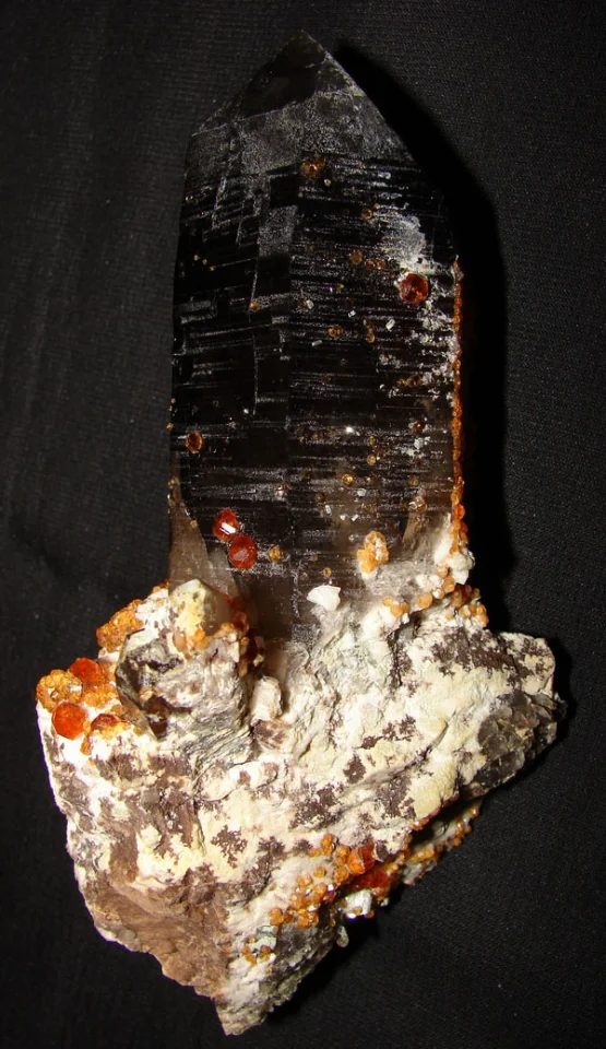 Quartz (var. smoky), Spessartine