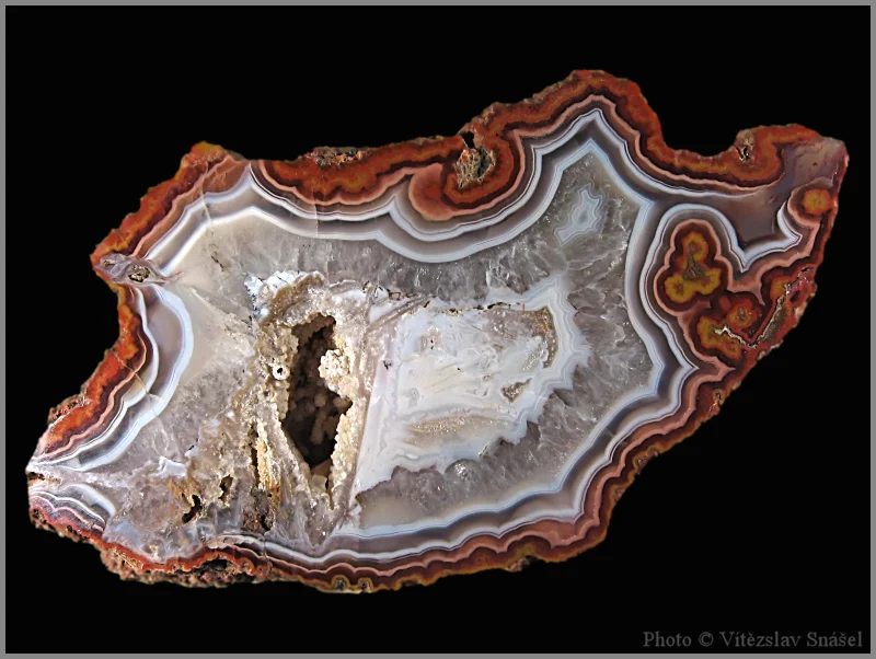 Mineral photo of Agate from locality Kerrouchen, Morocco