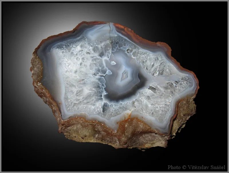 Mineral photo of Agate from locality Morcinov, Czech Republic