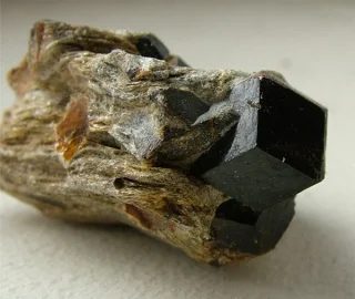 Almandine, Staurolite
